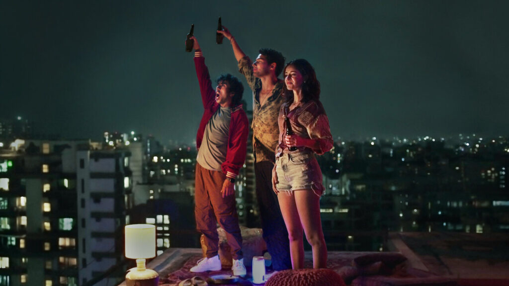 This is a movie poster of kho gaye hum kahan. staring cast siddhant Chaturvedi and aanya pande. streming on Netflix 3 friends chillng at nights.